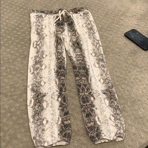 Monrow mini snakeskin print sweatpants
